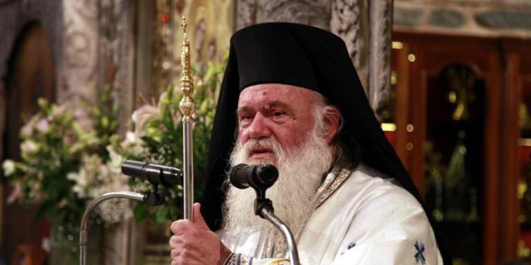Ο Ιερώνυμος «τελειώνει» τον «θαυματοποιό» ιερέα του Λυκαβηττού – Η διορία και οι επιλογές που του δίνει