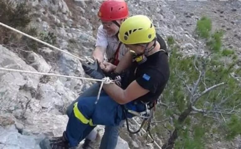 Καρέ-καρέ η διάσωση 65χρονου τουρίστα στην Κρήτη (βίντεο)