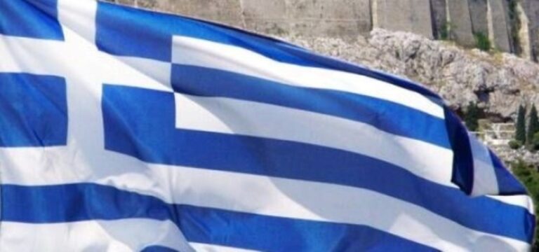 Έκλεψαν τις σημαίες από τους δρόμους στο Μοσχάτο