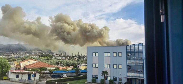 Φωτιά στον Ασπρόπυργο – Μεγάλη κινητοποίηση της Πυροσβεστικής