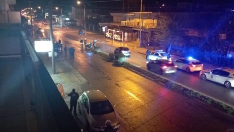 Άγριο ξύλο στη μέση του δρόμου με πέτρες και κοντάρια μετά από τροχαίο στα Ιωάννινα