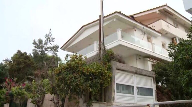 Ραφήνα: Στο στόχαστρο των Αρχών η μεζονέτα της πρεσβυτέρας