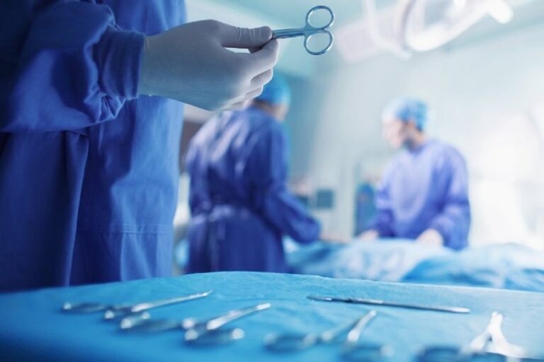 Γιατροί ξέχασαν βελόνα  στο σώμα γυναίκας μετά από επέμβαση
