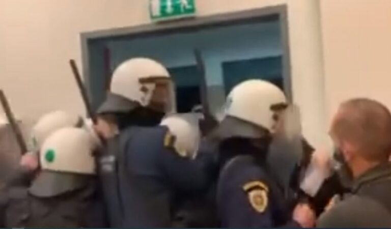 Ηλιούπολη: Επεισόδια στο δικαστήριο για την υπόθεση της μαστροπείας με τον αστυνομικό