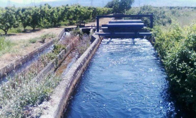 Οδηγός ακολούθησε τις οδηγίες του GPS και… έπεσε σε αρδευτικό κανάλι