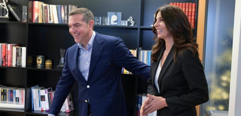 O Tσίπρας ανακοίνωσε την Πόπη Τσαπανίδου ως νέα εκπρόσωπο Τύπου του ΣΥΡΙΖΑ