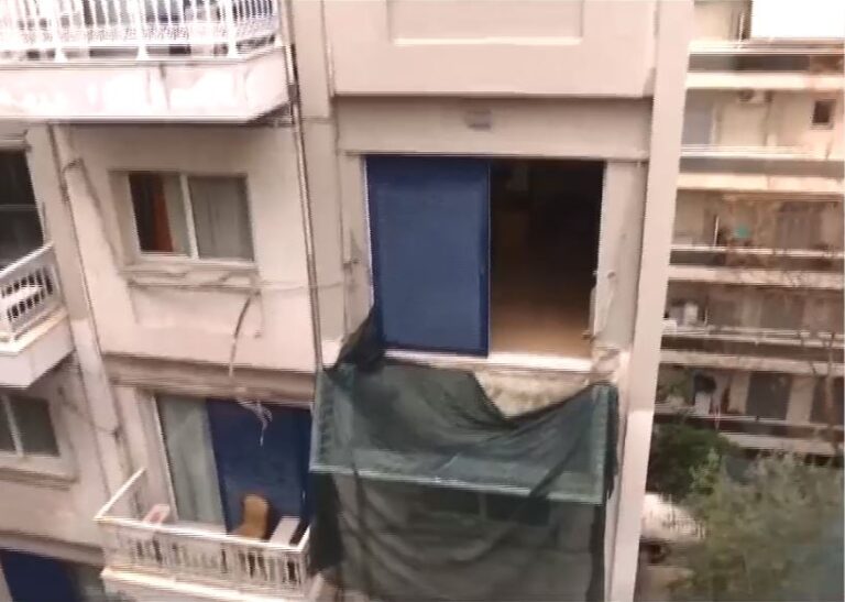 Αιωρούμενο μπαλκόνι στην Λεωφόρο Συγγρού – Παραμένει για τρίτη ημέρα