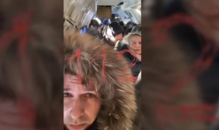 Τρόμος στον αέρα – Άνοιξε η πόρτα του αεροπλάνου