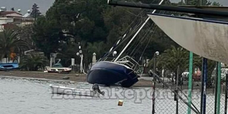 Σκάφος βγήκε στη στεριά – Δέντρο έπεσε σε αυτοκίνητο