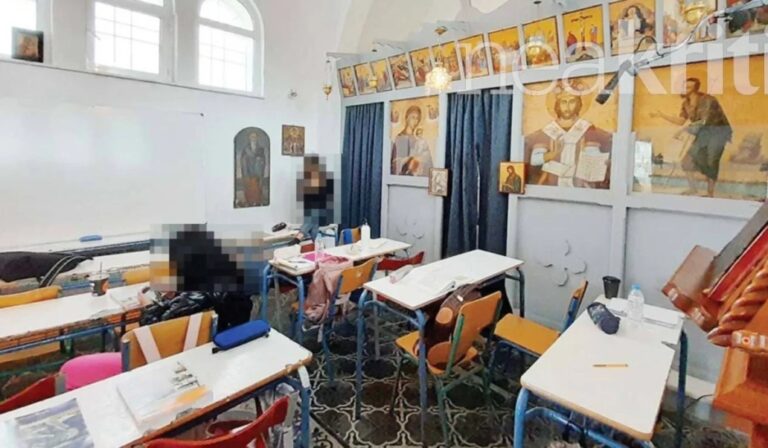 Μάθημα μέσα σε εκκλησάκι για μαθητές Λυκείου