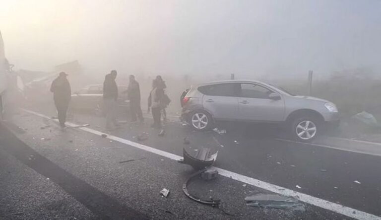 Εθνική οδός – Δύο καραμπόλες με εμπλοκή 12 οχημάτων