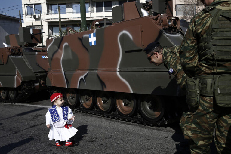 Με λαμπρότητα η στρατιωτική παρέλαση στην Αθήνα