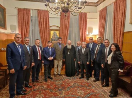 Την ευλογία του Αρχιεπισκόπου Ιερώνυμου έλαβε ο αντιδήμαρχος Ραφήνας Πικερμίου Σπύρος Κάρλος(φωτογραφίες)