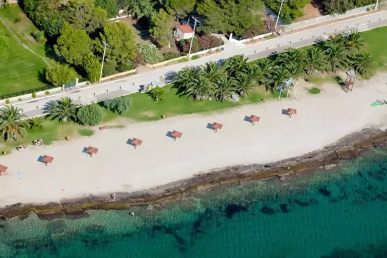 Ανατολική Αττική: Οι παραλίες που πήραν «γαλάζια σημαία»