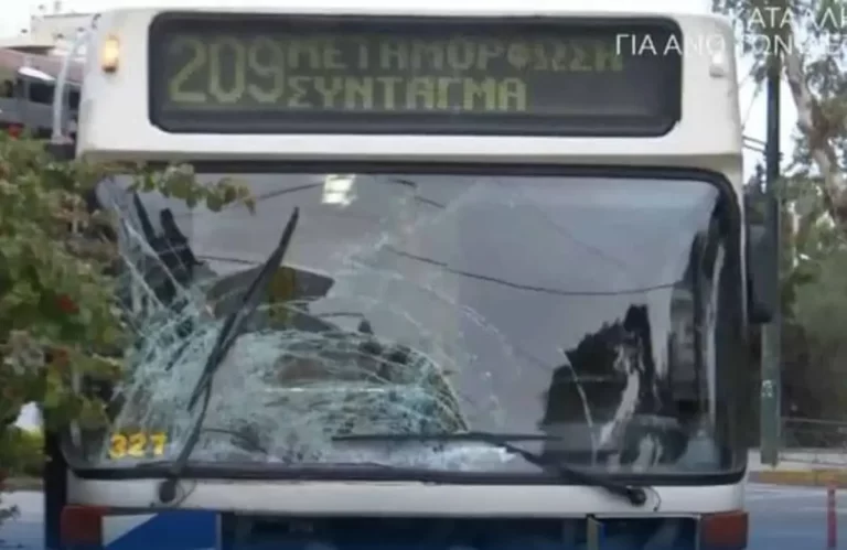 Καλλιμάρμαρο: Νεκρός  οδηγός μηχανής μετά από σύγκρουση με λεωφορείο