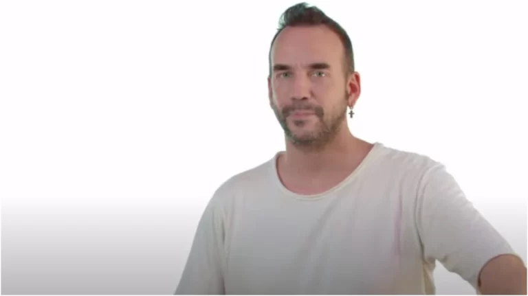 Μουζουράκης: «Θα είμαστε οικογένεια, κουμπάροι και 502 φίλοι στενοί» – Αποκαλύψεις για το γάμο του