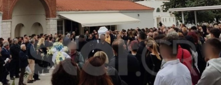 Βύρωνας: Θρήνος στην κηδεία της Ιωάννας – Στα λευκά οι συμμαθητές της