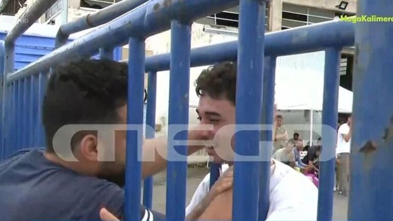 Πύλος: Βρήκε τον αδελφό του μετά το ναυάγιο ενώ πίστευε πως ήταν νεκρός