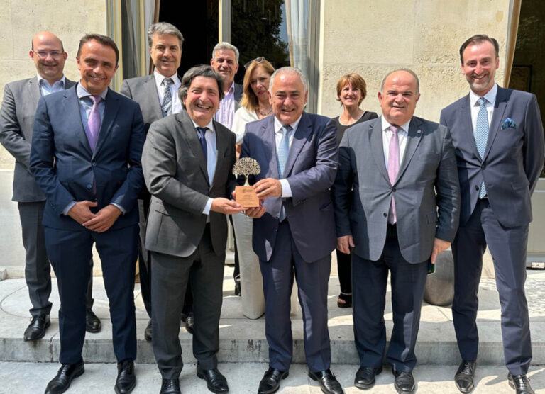 Το  Επαγγελματικό Επιμελητήριο Αθηνών υπογράφει Μνημόνιο Συνεργασίας με το Εμπορικό και Βιομηχανικό Επιμελητήριο Παρισίου