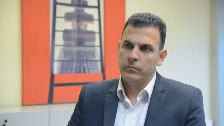 Γιώργος Καραμέρος – Κατάθεση ερώτησης στη Βουλή για τα ΕΛΤΑ