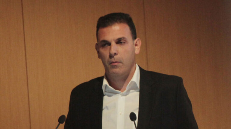 Γιώργος Καραμέρος: Ερώτηση στη Βουλή για ναυαγοσωστική κάλυψη στην Ανατολική Αττική