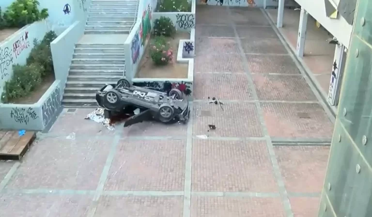 Νέο Ηράκλειο: Αυτοκίνητο έπεσε στον ΗΣΑΠ