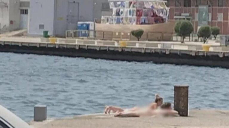 Έκαναν ηλιοθεραπεία ολόγυμνες στο λιμάνι της Θεσσαλονίκης