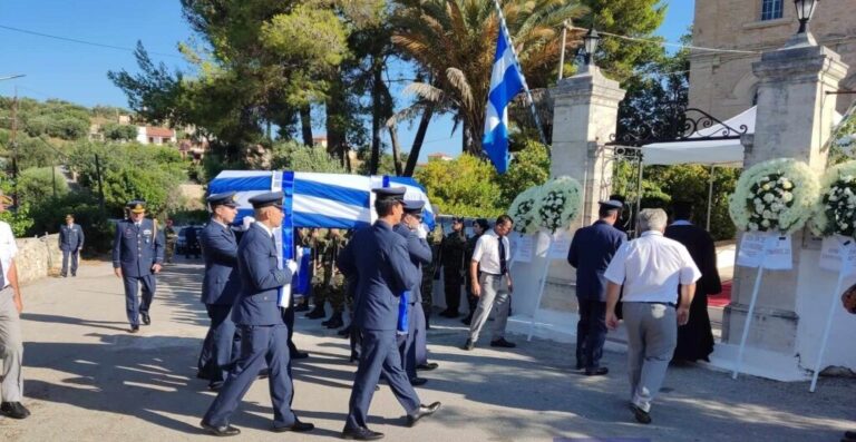 Χανιά: Τελευταίο αντίο στον πιλότο Χρήστο Μουλά που χάθηκε στην Κάρυστο