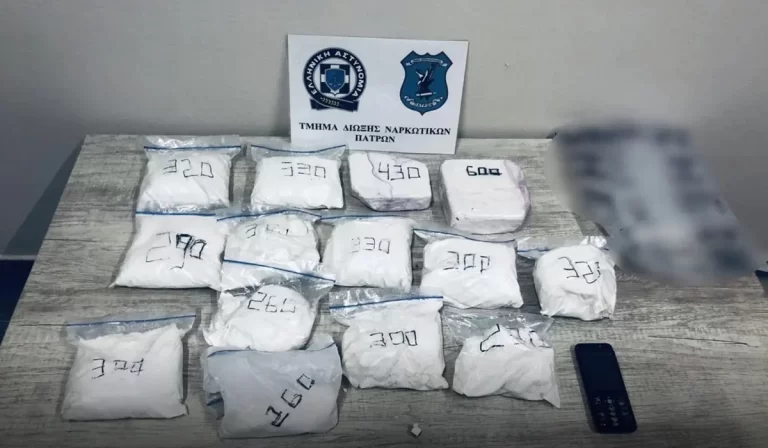 Πειραιάς: Eίχε κρύψει στο σπίτι του 4,5 κιλά κοκαΐνης-Χειροπέδες σε 71χρονο
