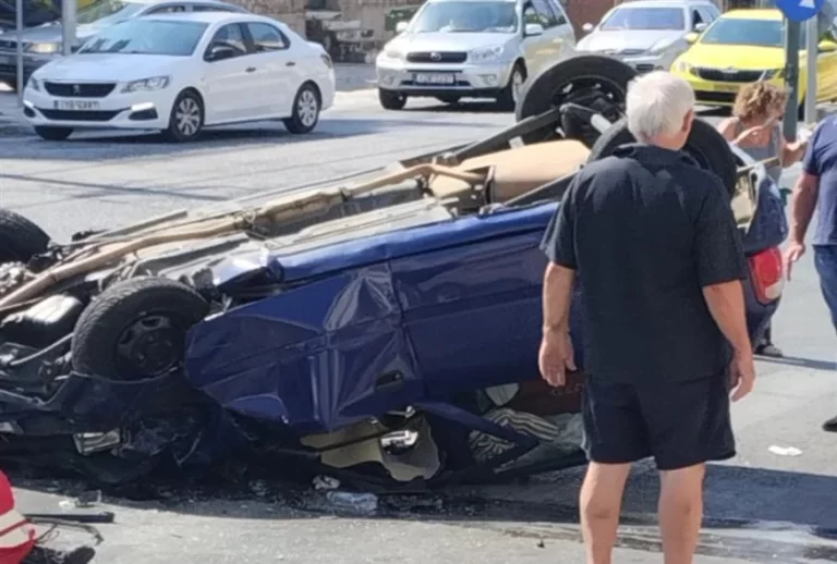 Ηλιούπολη: Σοβαρό τροχαίο – Αναποδογύρισε αυτοκίνητο