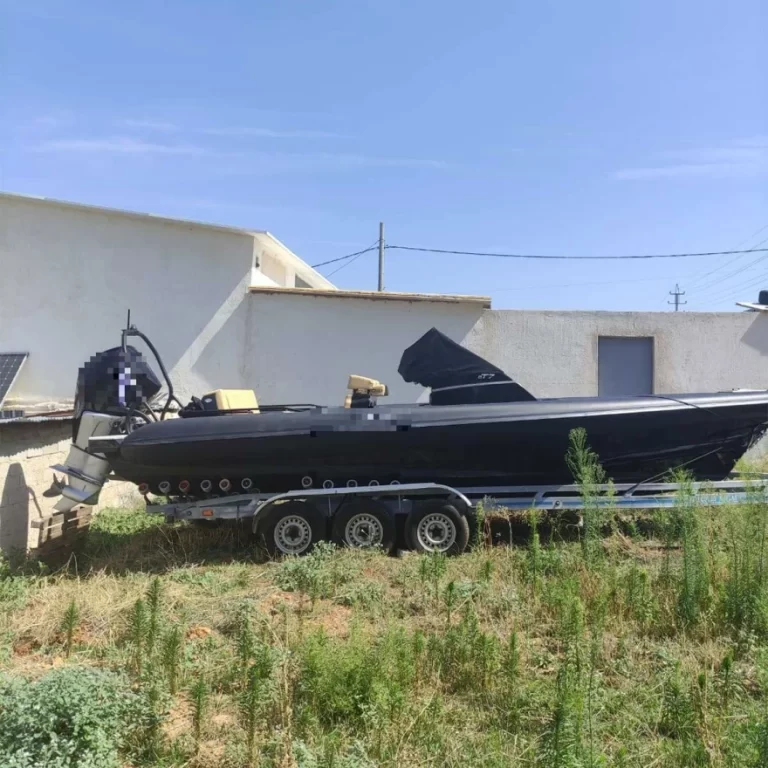 Φουσκωτό από τη μαρίνα Βουλιαγμένης βρέθηκε… στα Άνω Λιόσια