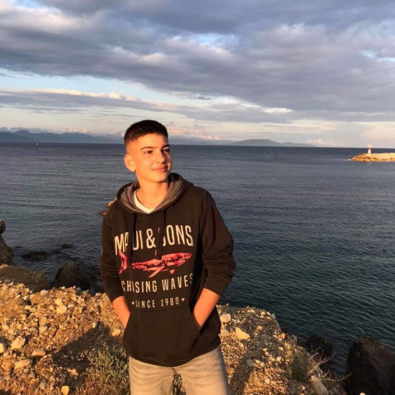 Η Τριγλία Ραφήνας θρηνεί τον θάνατο του 18χρονου Αλέξανδρου Παππά