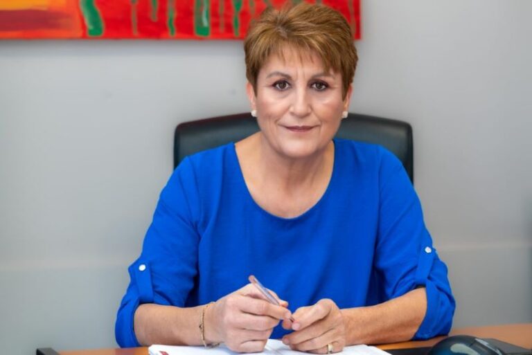 Σήμερα ζητάει παραιτήσεις η Τσεβά- το 2022 όταν έφευγε εκείνη ήταν ”λαϊκή παρότρυνση” να κρατήσει την έδρα;