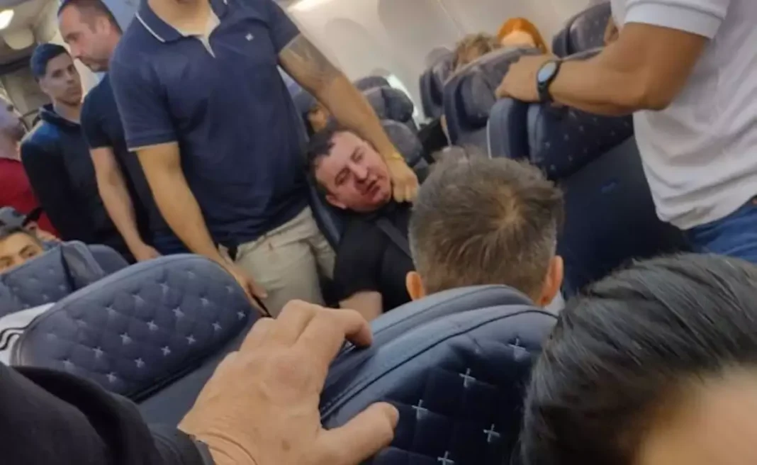 Πτήση τρόμου: Άνδρας προσπάθησε να ανοίξει την έξοδο κινδύνου – rpn