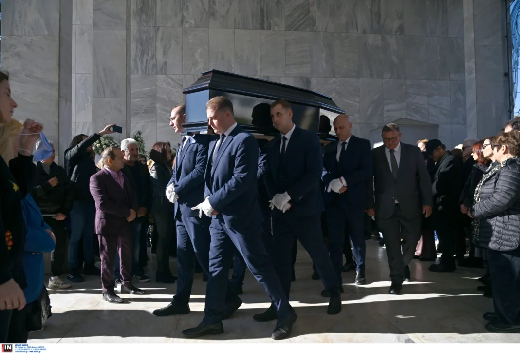 Το τελευταίο αντίο στον αγαπημένο ηθοποιό Δημήτρη Ήμελλο – Υποβασταζόμενη η μητέρα του – rpn