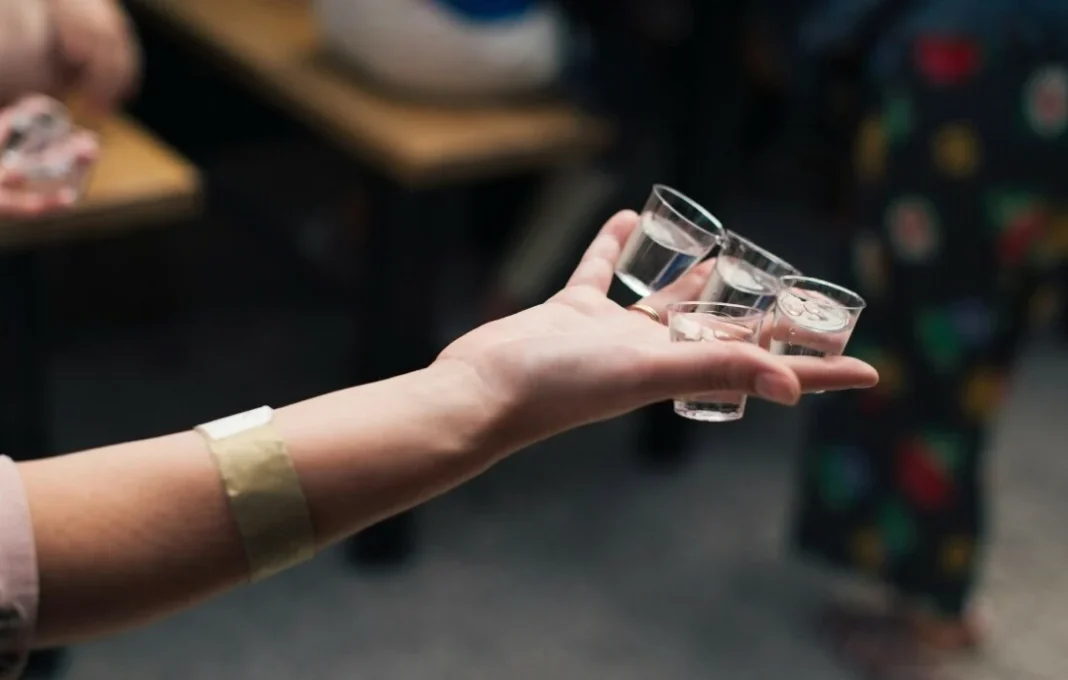 Αυστηρό πλαίσιο ποινών για σερβίρισμα αλκοόλ σε ανήλικους – rpn