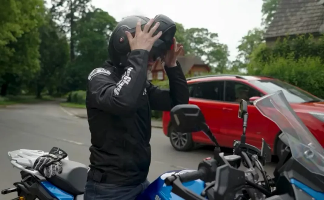 Νέος ΚΟΚ: Θα απαγορεύεται η πώληση καυσίμων αν ο οδηγός μηχανής δεν φοράει κράνος – RPN