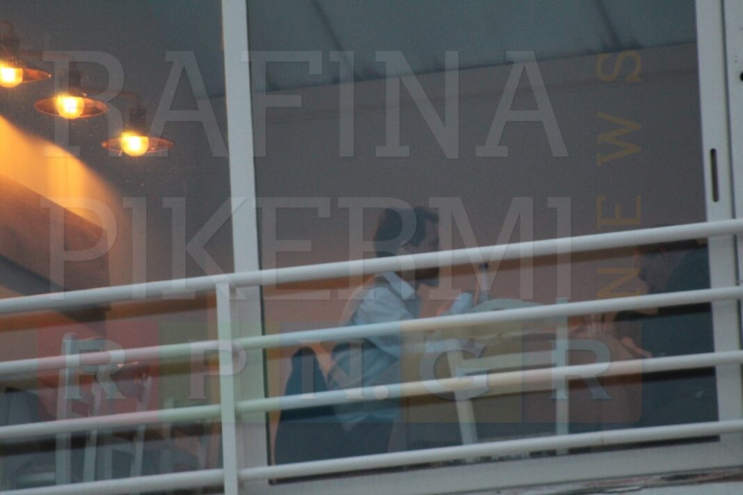 Ο Παύλος ντε Γκρες στη Ραφήνα για ψαράκι, λίγο πριν τον γάμο του αδελφού του με την Χρυσή Βαρδινογιάννη – RPN