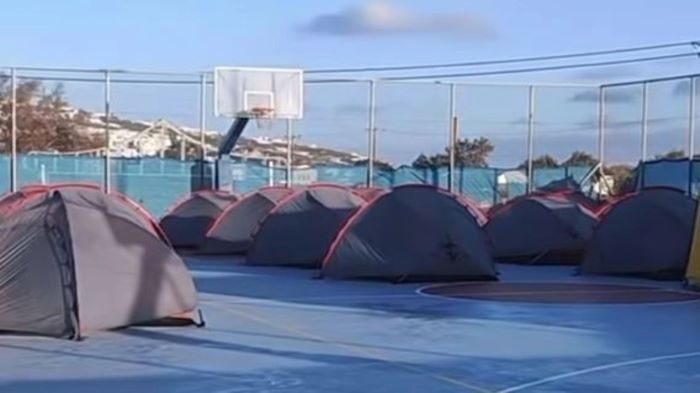 Σε ετοιμότητα η Σαντορίνη για το ενδεχόμενο μεγάλου σεισμού – Στήθηκαν σκηνές της ΕΜΑΚ – Αδειάζουν τις πισίνες – RPN