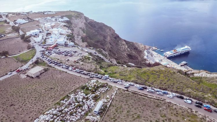 Σαντορίνη: 555 σεισμοί σε 5 ημέρες – Η μεγάλη έξοδος – μποτιλιάρισμα στο δρόμο για το λιμάνι – RPN