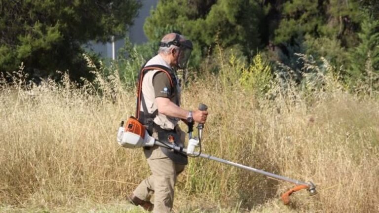 Αντίστροφη μέτρηση για τον καθαρισμό οικοπέδων – Πρόστιμα και αυστηρές κυρώσεις μετά τις 15 Ιουνίου