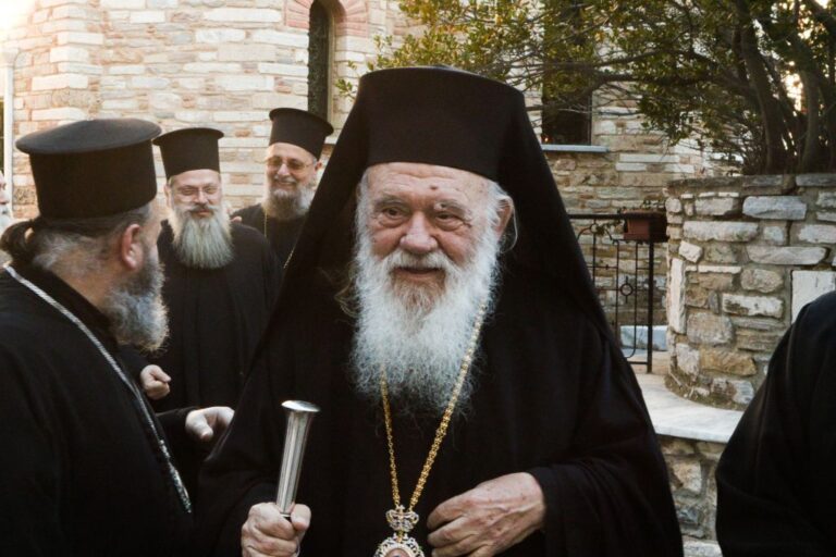 Ο Ιερώνυμος επαινεί τον Τραμπ – RPN