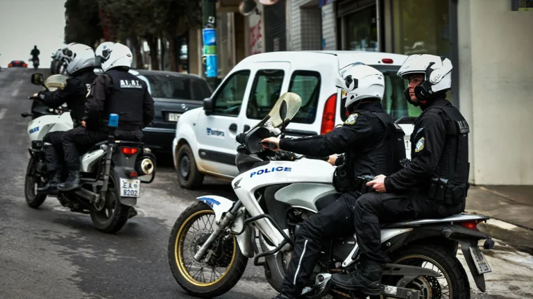 Σε εξέλιξη μεγάλη επιχείρηση της ΕΛ.ΑΣ.: 12 συλλήψεις για διακίνηση ναρκωτικών και βίαιες ενέργειες οργανωμένων οπαδών στα γήπεδα