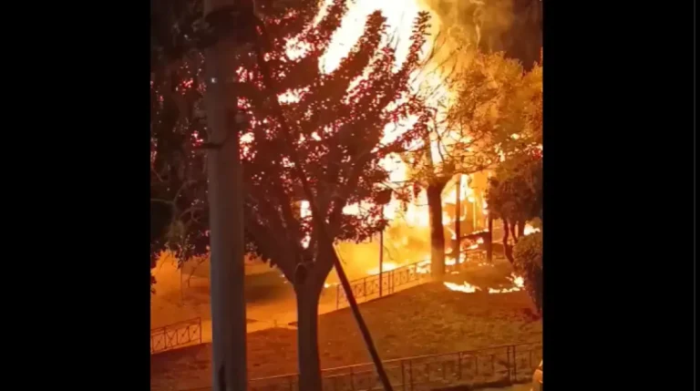 Φωτιά σε λεωφορείο στη Λιοσίων – Στις φλόγες και η στάση – rpn