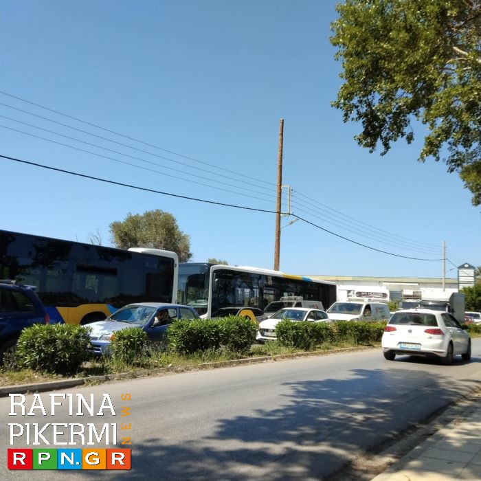 Μποτιλιάρισμα στην επαρχιακή Οδό Σπάτων -Πικερμίου / Ακινητοποιήθηκε φορτηγό – απίστευτο μποτιλιάρισμα – rpn