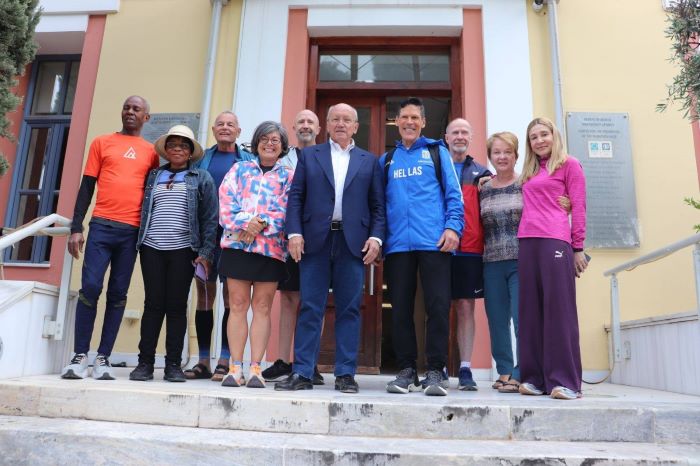 O Δήμαρχος Μαραθώνος, Στέργιος Τσίρκας, υποδέχθηκε σήμερα, Πρωτομαγιά, στο Μουσείο Μαραθωνίου Δρόμου μια ξεχωριστή ομάδα Καναδών μαραθωνοδρόμων – rpn