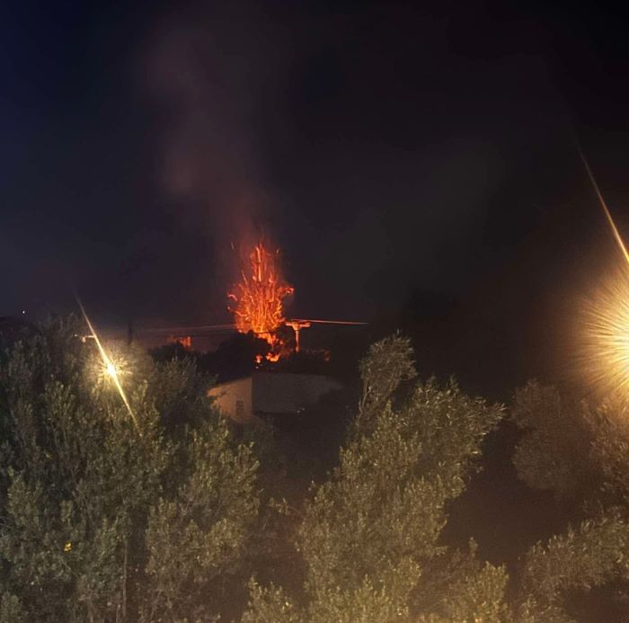 Αρτέμιδα: Πυρκαγιά στον Άγιο Νικόλαο τα μεσάνυχτα – Άμεση επέμβαση της Πυροσβεστικής και της Πολιτικής Προστασίας