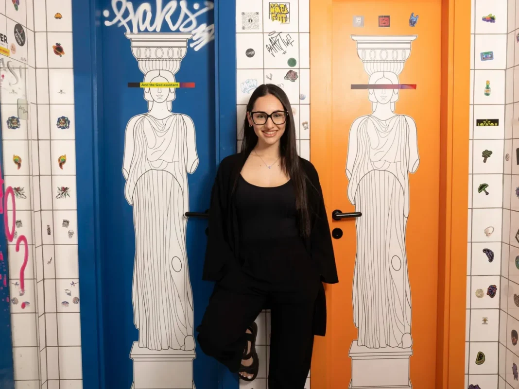 Έτσι άλλαξε ρούχα πάνω στη σκηνή η Κλαυδία! (βίντεο) – rpn