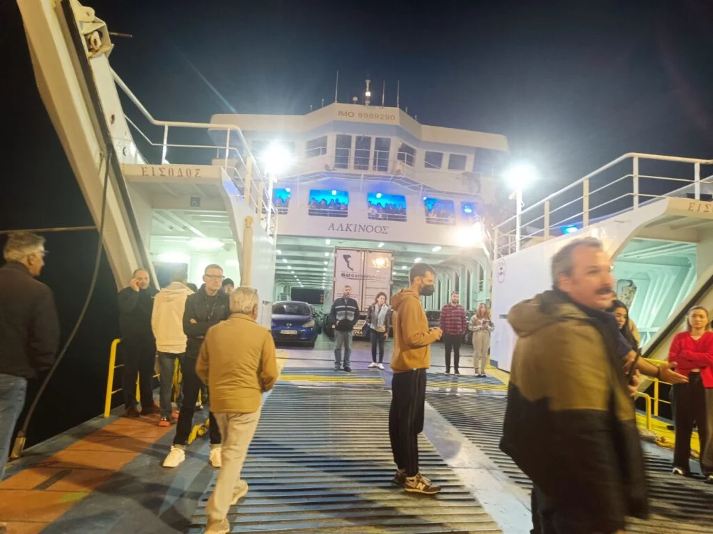 Συλλήψεις δύο ατόμων για παρεμπόδιση απόπλου πλοίου με 295 επιβάτες – rpn