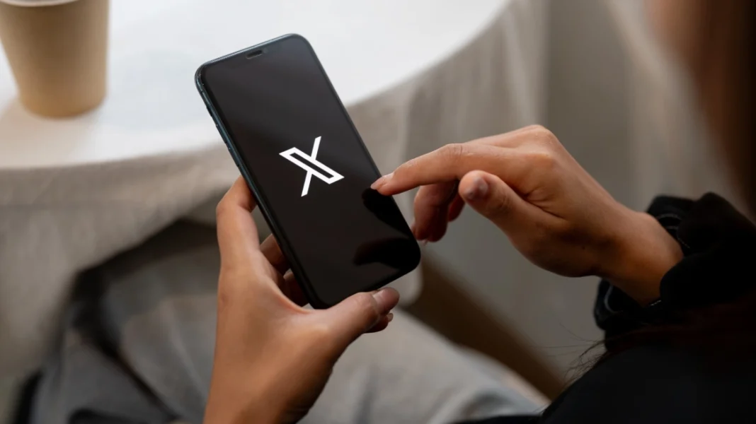 «Έπεσε» το Twitter – Λευκές σελίδες βλέπουν οι χρήστες